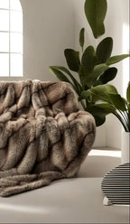 High-End Faux Fur Blanket - Elegant Plaid Design for Beds and Sofas, Ideal for Home Decoration and Comfort